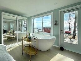 2-bed, Sleeps 4, Sea View & Sauna