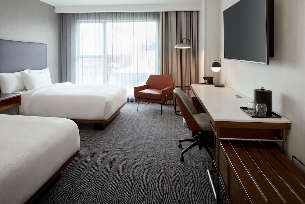 Courtyard By Marriott Montreal Laval