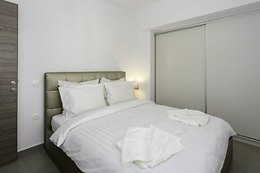 Flat with stunning views & prv parking