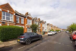 2 Bed Garden Flat in Balham
