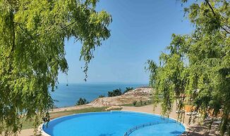 July Morning Seaside Resort