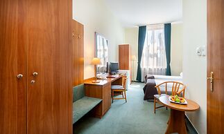 Hotel Millennium