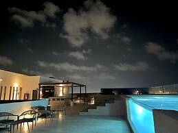 Comfortable Condo Amazing Rooftop