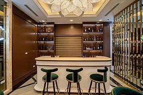 Luxury Hotel