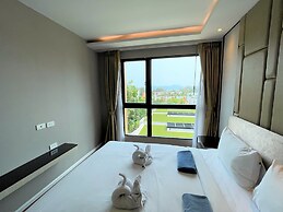 Deluxe apartment at Panora by Lofty