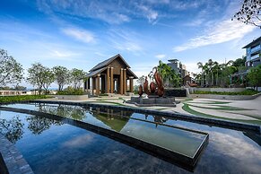 Deluxe apartment at Panora by Lofty