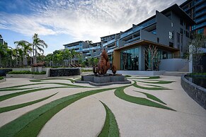 Deluxe apartment at Panora by Lofty