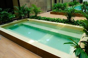 Modern Pool View New Condo Gym Jacuzzi