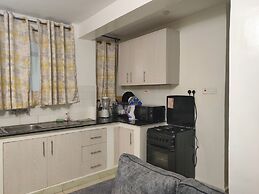 1 Bed Flat - Sleeps 2 - Parking - Wifi
