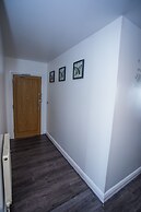 Remarkable 2-bed Apartment With Sea View