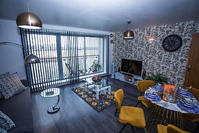 Remarkable 2-bed Apartment With Sea View