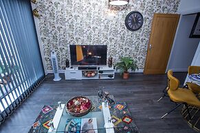 Remarkable 2-bed Apartment With Sea View