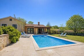 Villa Simac With Pool and Whirlpool