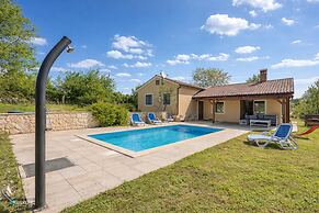 Villa Simac With Pool and Whirlpool