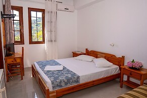 Paradeisos Double Room With Sea View 4