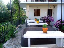 Paradeisos Double Room With Balcony 5