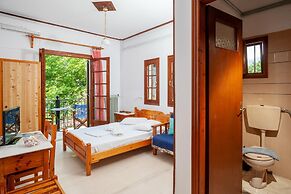 Paradeisos Double Room With Balcony 5