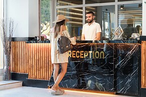 Far Life Hotel