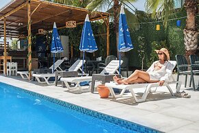 Far Life Hotel