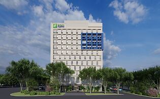 Holiday Inn Express Shanghai Pudong Airport by IHG