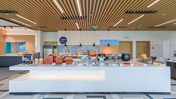 Holiday Inn Express Shanghai Pudong Airport by IHG