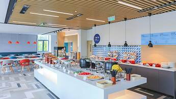Holiday Inn Express Shanghai Pudong Airport by IHG