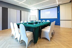 Holiday Inn Express Shanghai Pudong Airport by IHG