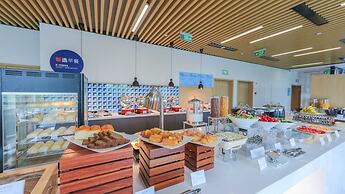 Holiday Inn Express Shanghai Pudong Airport by IHG
