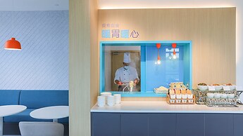 Holiday Inn Express Shanghai Pudong Airport by IHG