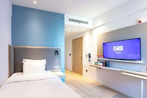 Holiday Inn Express Shanghai Pudong Airport by IHG