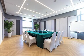 Holiday Inn Express Shanghai Pudong Airport by IHG
