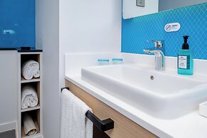Holiday Inn Express Shanghai Pudong Airport by IHG