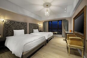 Grasse Grace Manor
