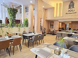 Joli Hotel