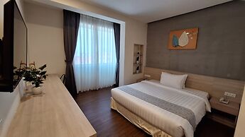 Joli Hotel