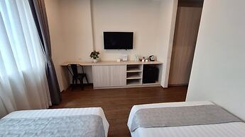 Joli Hotel