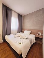 Joli Hotel
