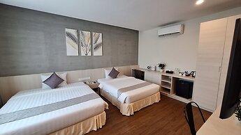 Joli Hotel