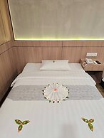 Joli Hotel