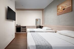 Joli Hotel