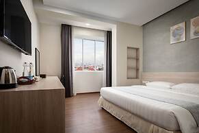 Joli Hotel