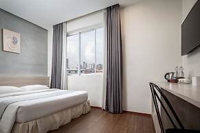 Joli Hotel
