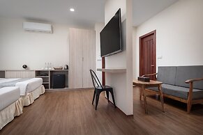 Joli Hotel