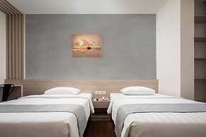 Joli Hotel