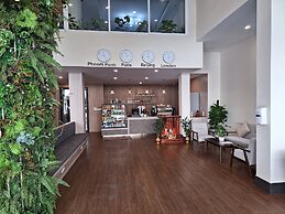 Joli Hotel