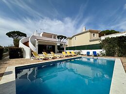 Vilamoura Ocean Villa With Pool