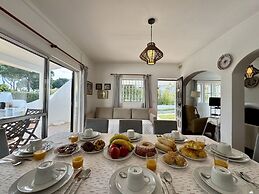 Vilamoura Ocean Villa With Pool