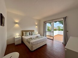 Vilamoura Ocean Villa With Pool