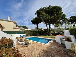 Vilamoura Ocean Villa With Pool