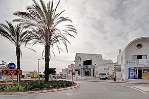 Albufeira Central 1 by Homing